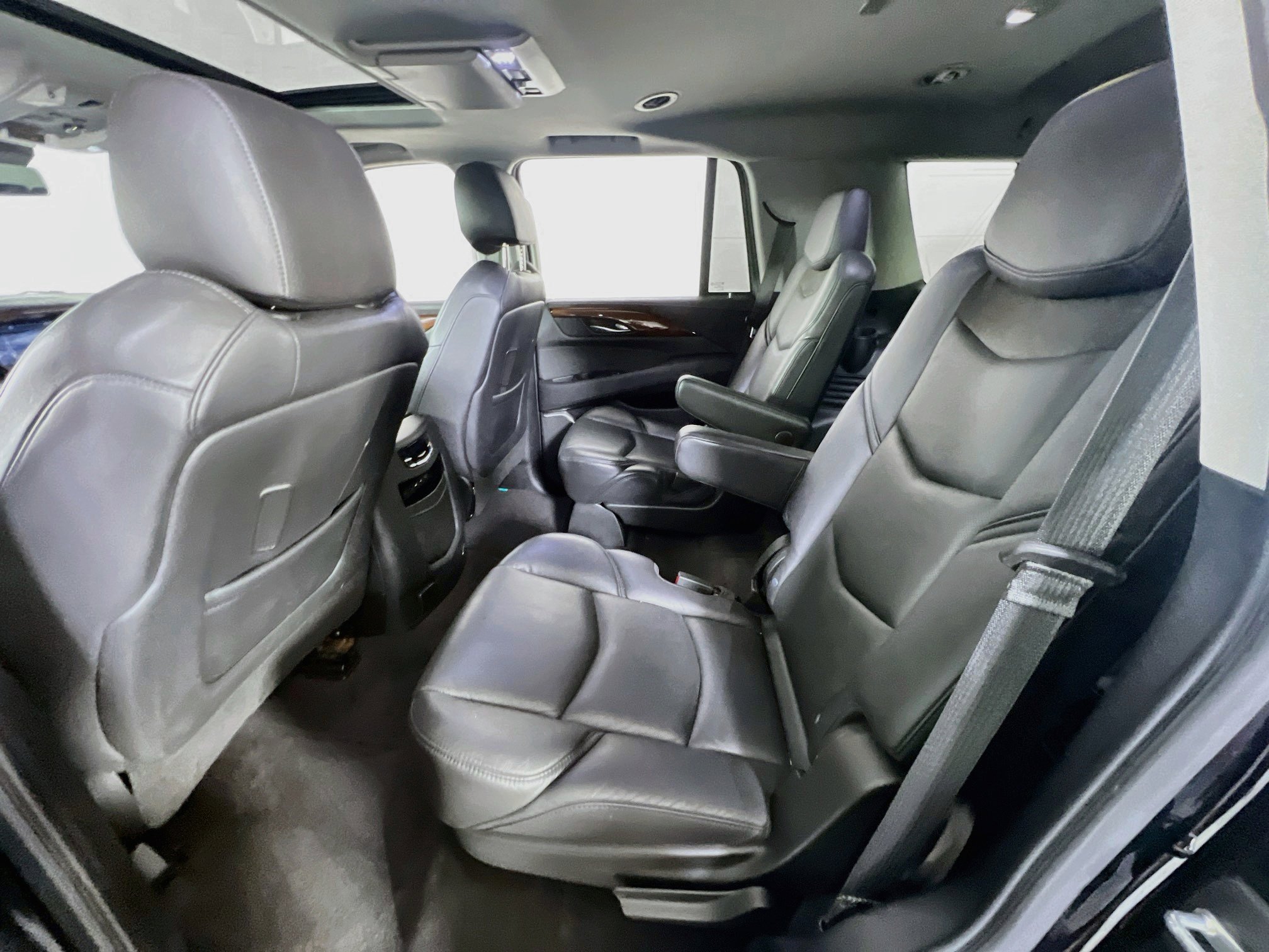 Used 2020 Cadillac Escalade Luxury AWD/4WD image 25