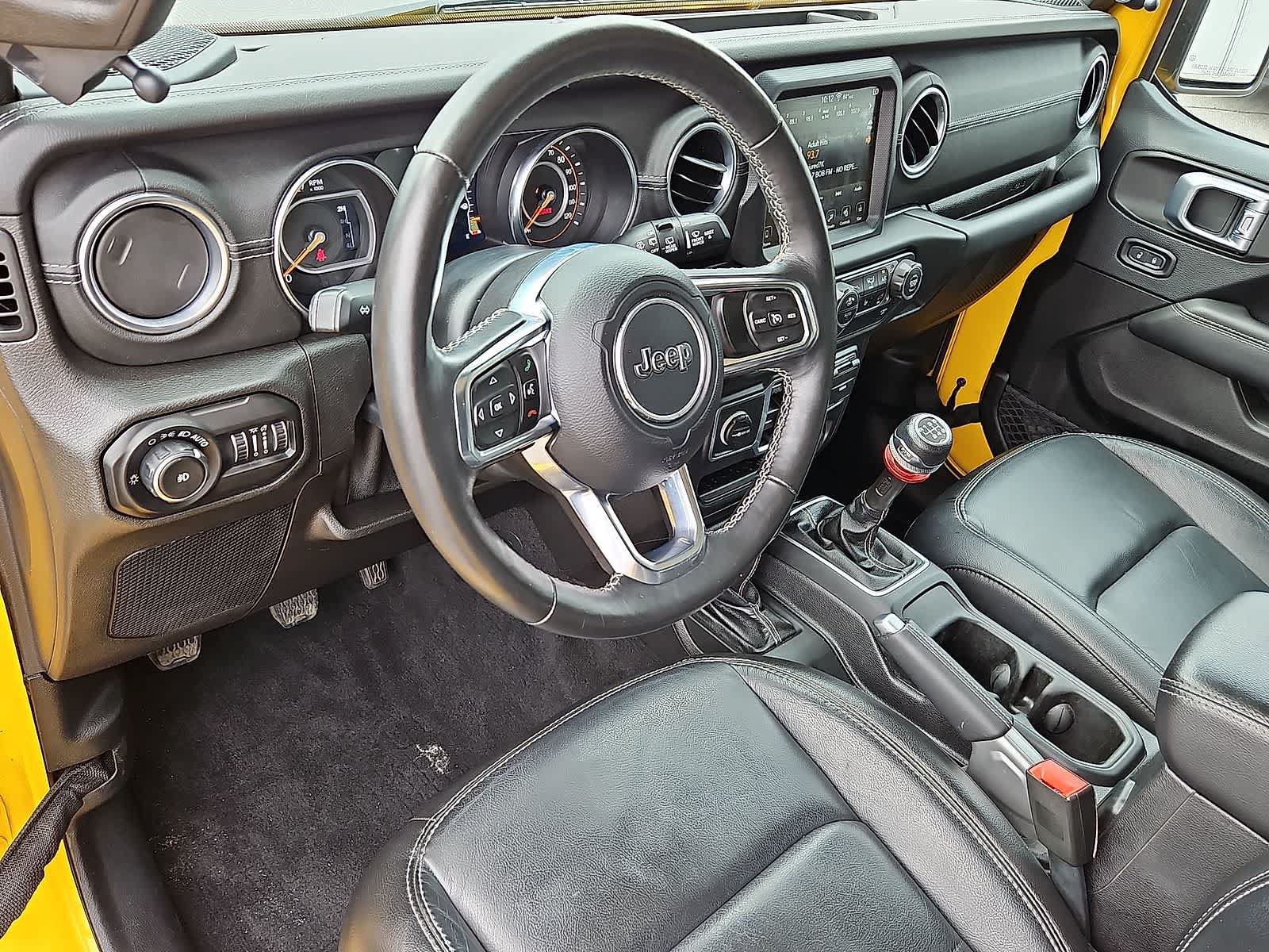 Used 2018 Jeep Wrangler Unlimited Sahara AWD/4WD image 16