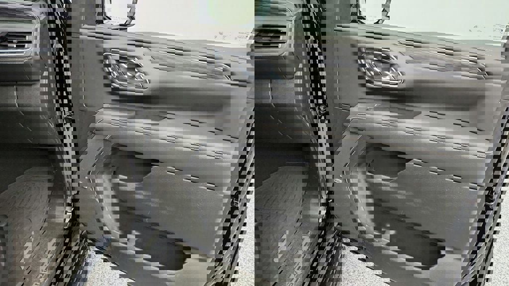 Used 2021 GMC Yukon SLT w/ SLT Premium Package image 30