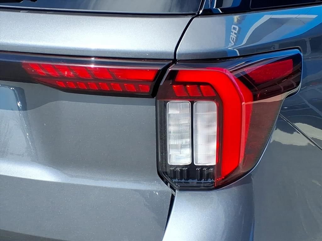 Used 2025 Ford Explorer ST-Line w/ Premium Package image 9