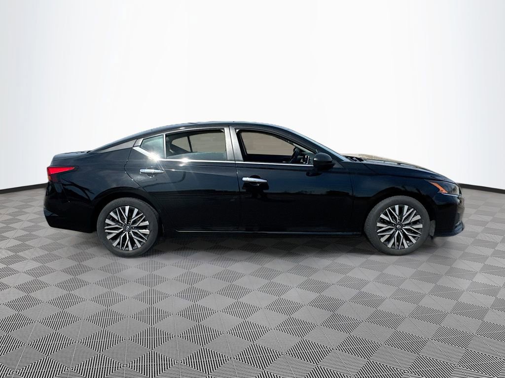 Used 2024 Nissan Altima 2.5 SV FWD image 4
