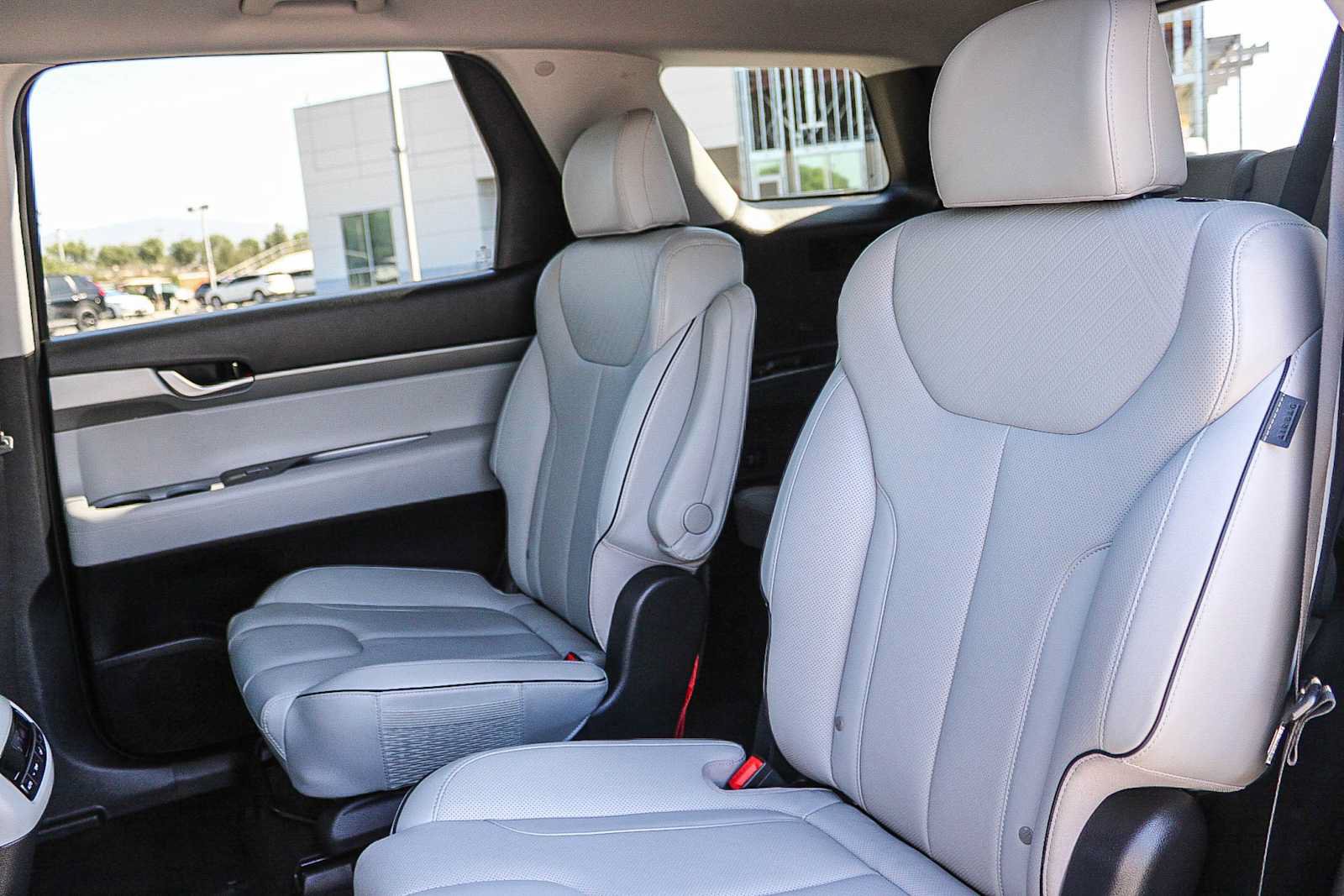 Used 2025 Hyundai Palisade SEL FWD image 18