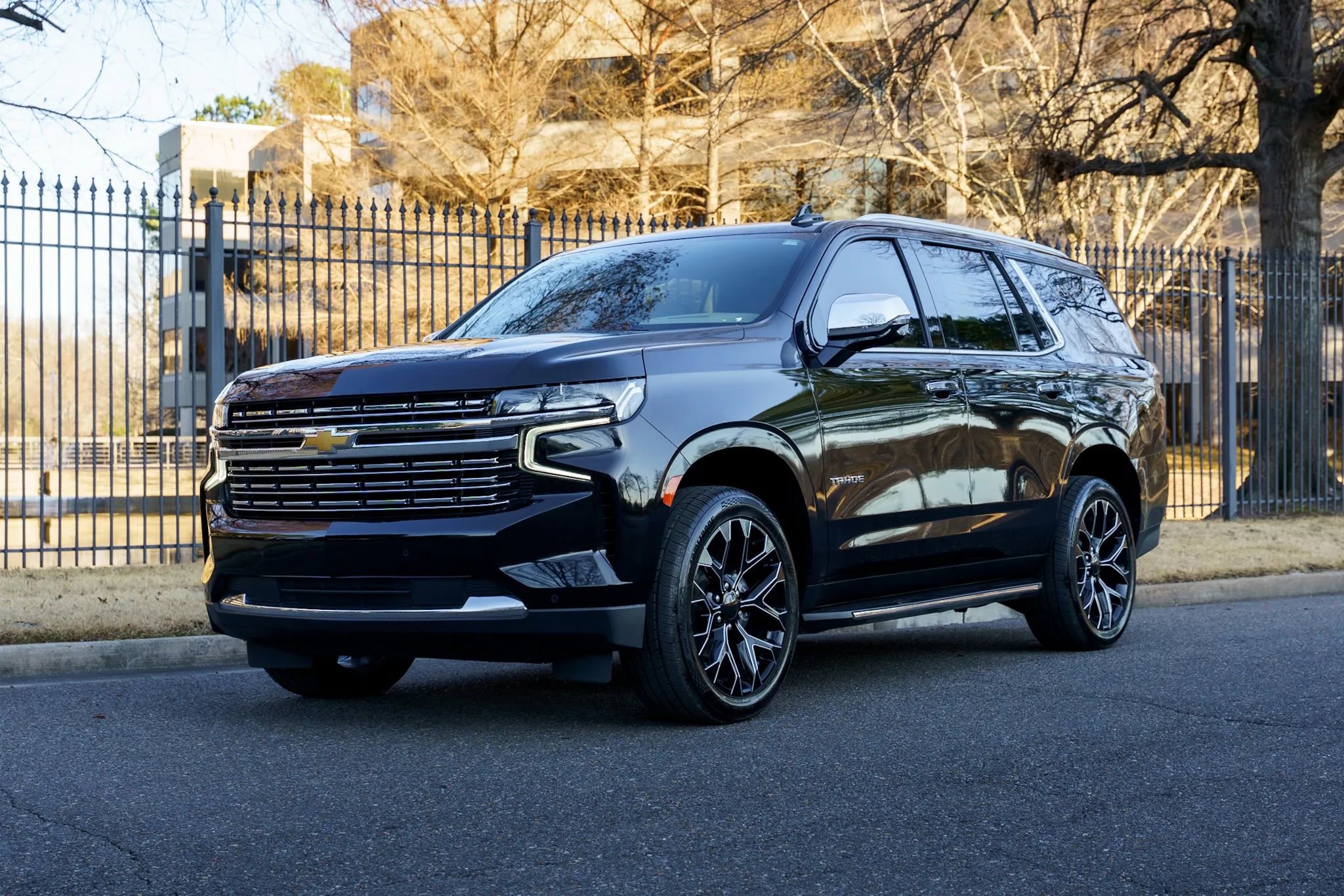 Used 2021 Chevrolet Tahoe Premier w/ Premium Package image 1