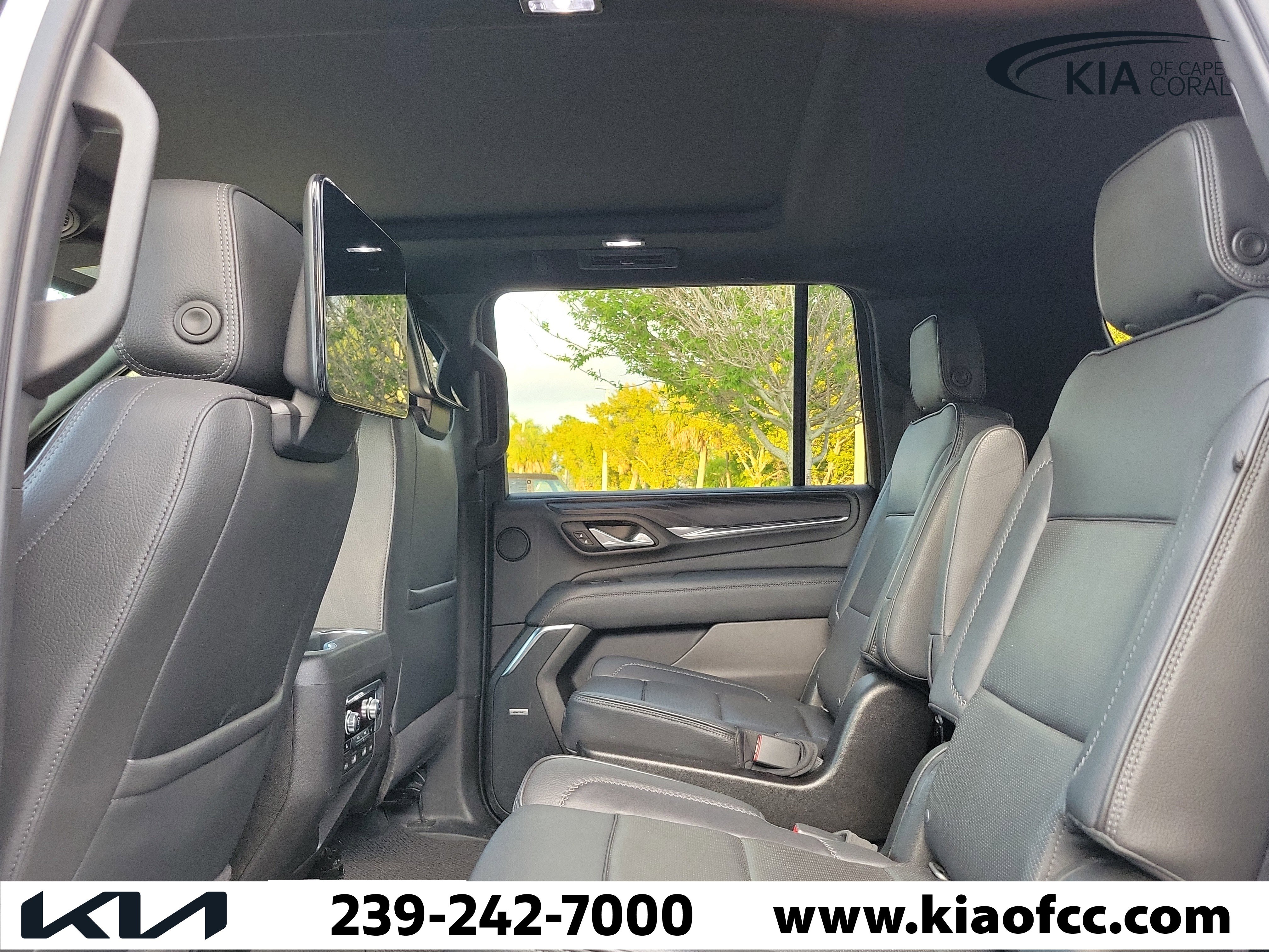 Used 2021 GMC Yukon XL Denali w/ Advanced Technology Package image 12