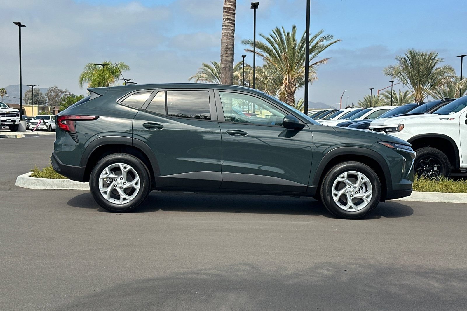 New 2026 Chevrolet Trax LS w/ LS Convenience Package FWD image 3