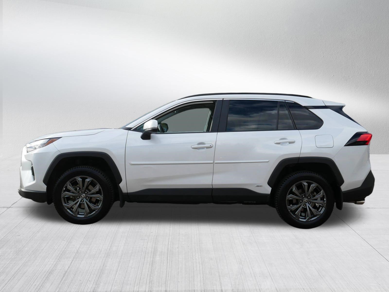 Used 2023 Toyota RAV4 XLE Premium AWD/4WD image 4