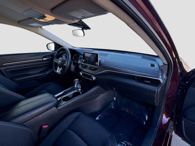 Used 2024 Nissan Altima 2.5 SV FWD image 30