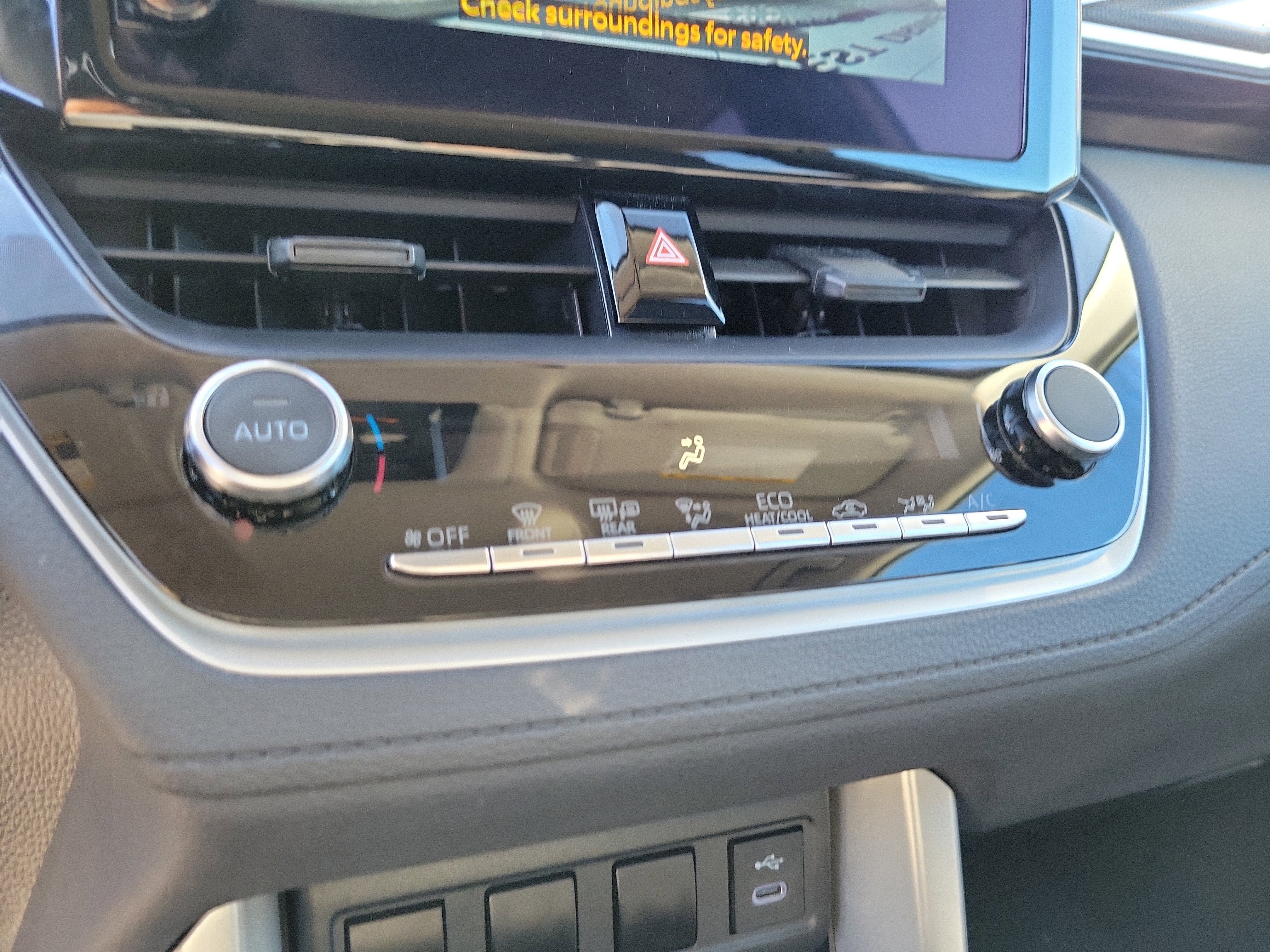 Used 2024 Toyota Corolla Cross LE image 27