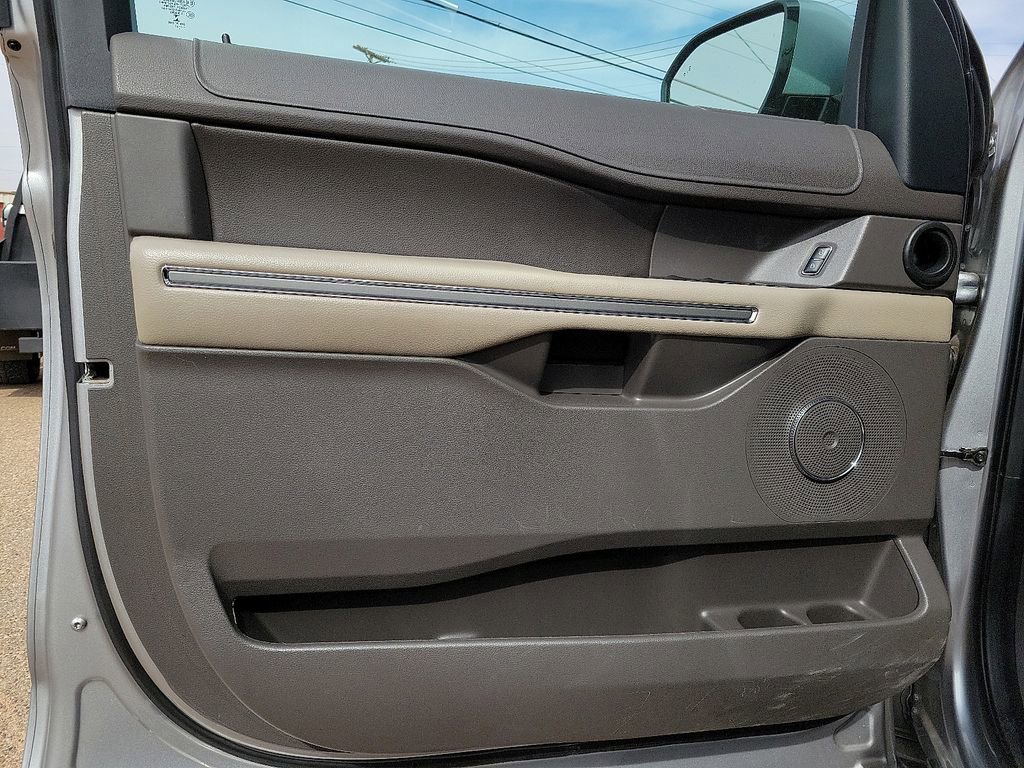 Used 2021 Ford Expedition XLT image 18