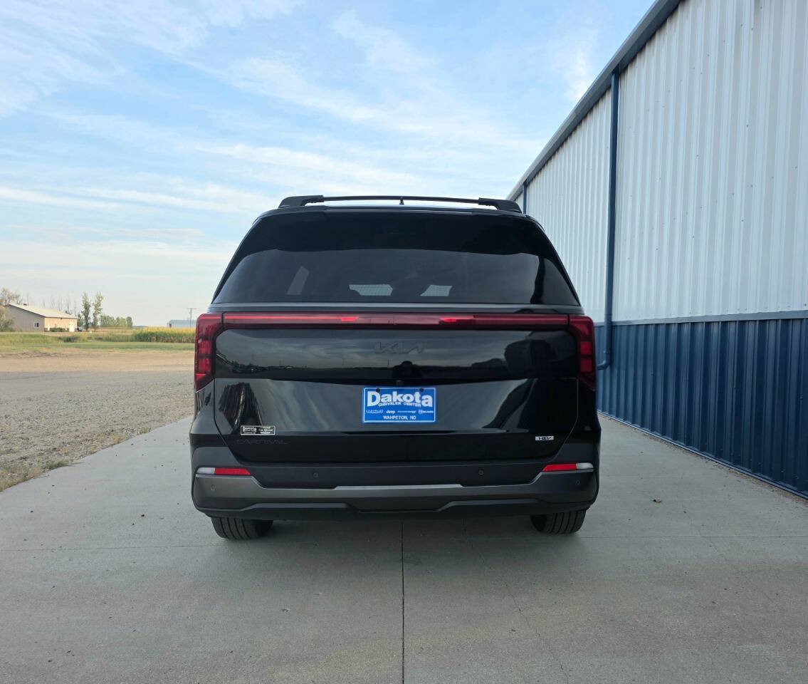 Used 2025 Kia Carnival SX w/ SX Dark Edition Package FWD image 4
