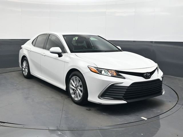 Used 2022 Toyota Camry LE image 2
