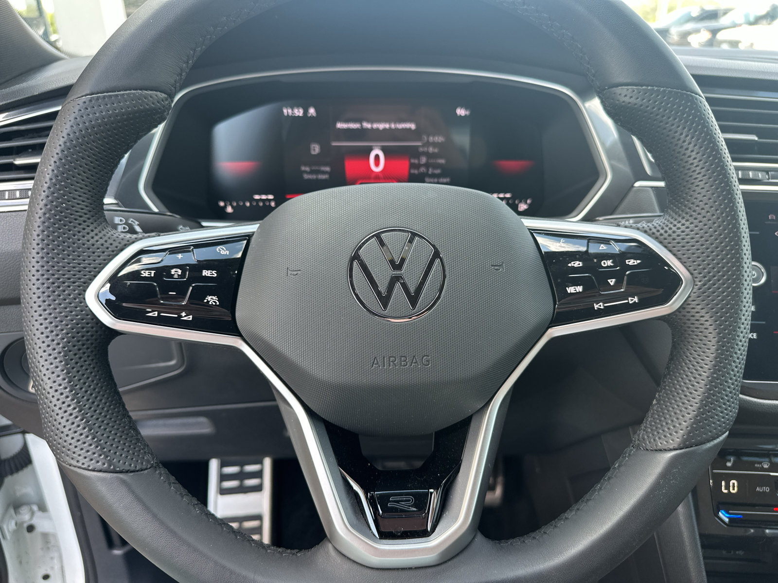 Used 2024 Volkswagen Tiguan SE R-Line AWD/4WD image 15
