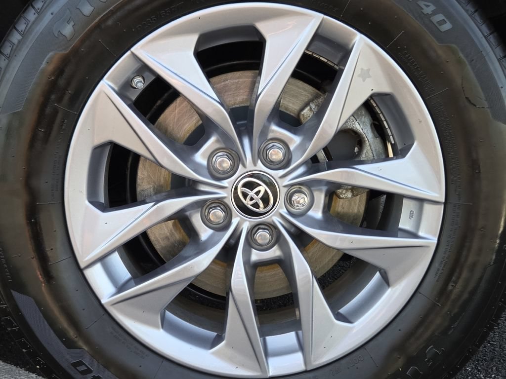 Used 2024 Toyota Sienna LE AWD/4WD image 13