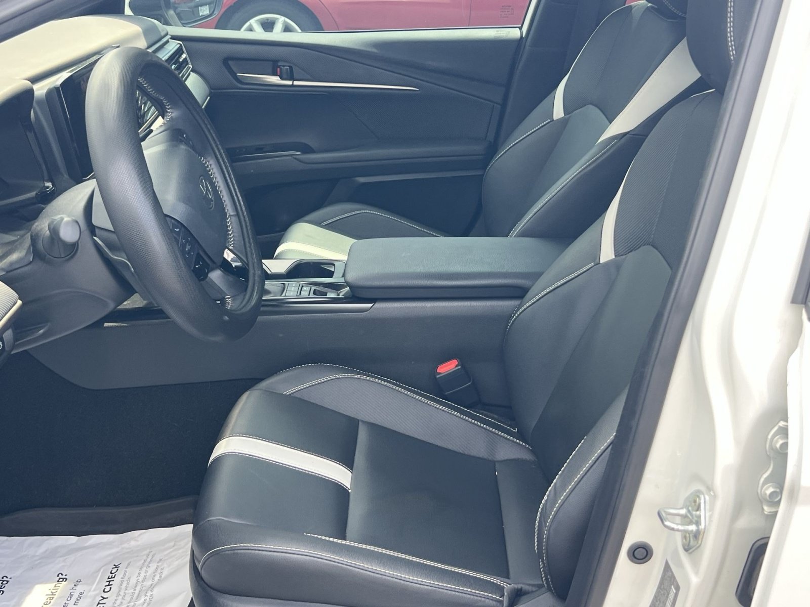 Used 2025 Toyota Camry SE w/ Convenience Package FWD image 12
