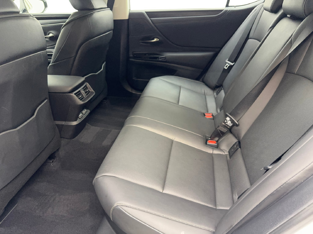 Used 2025 Lexus ES 300h w/ Premium Package FWD image 35