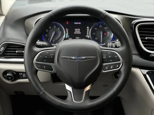 Used 2021 Chrysler Pacifica Touring-L FWD image 30