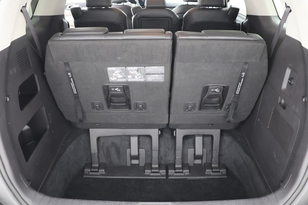 Used 2025 Kia Carnival FWD image 28
