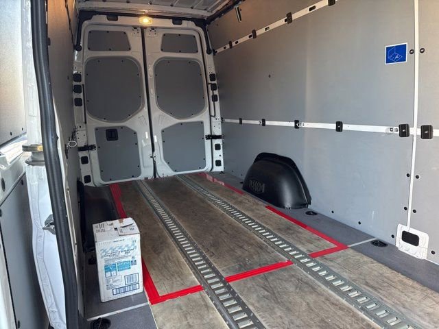 Used 2025 Mercedes-Benz Sprinter 2500 image 7