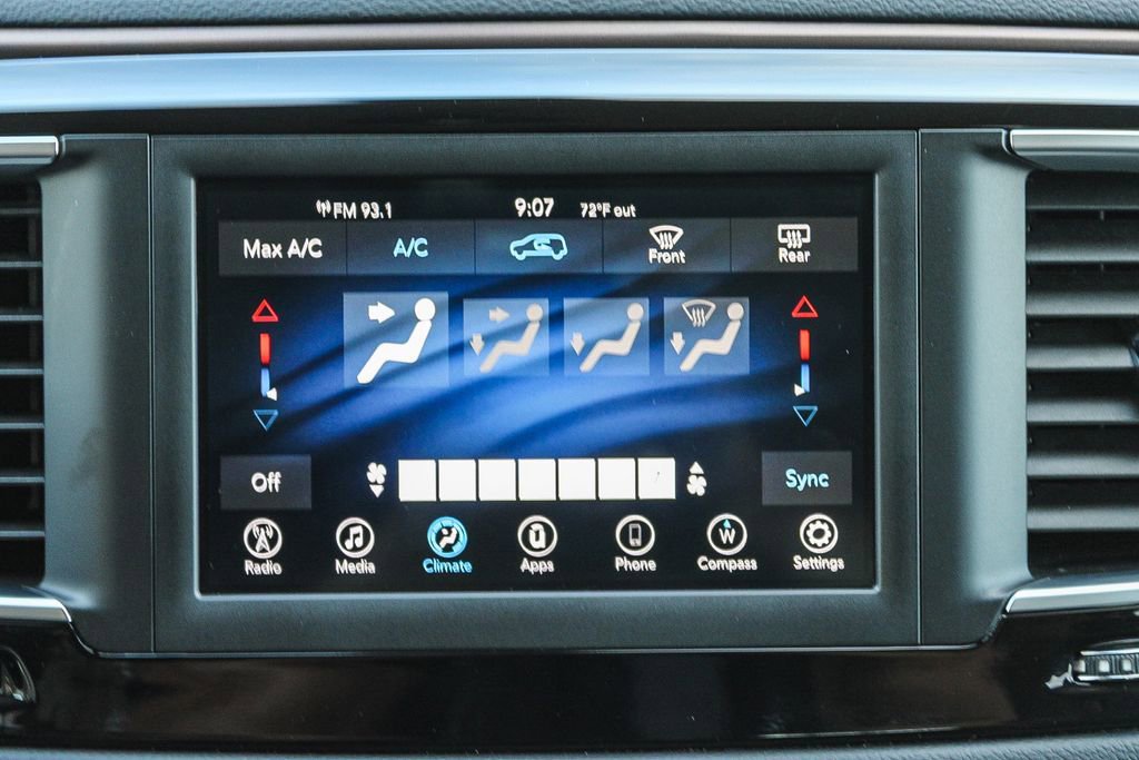 Used 2021 Chrysler Voyager L image 15