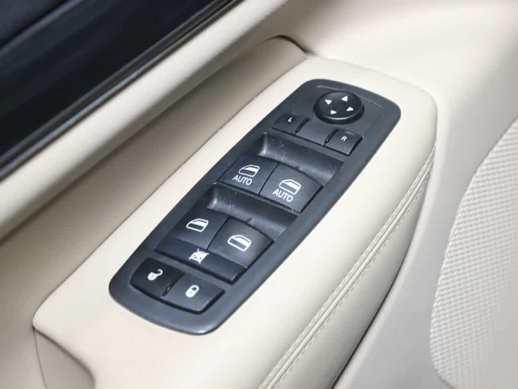 Used 2021 Jeep Grand Cherokee Limited w/ Luxury Group II AWD/4WD image 17