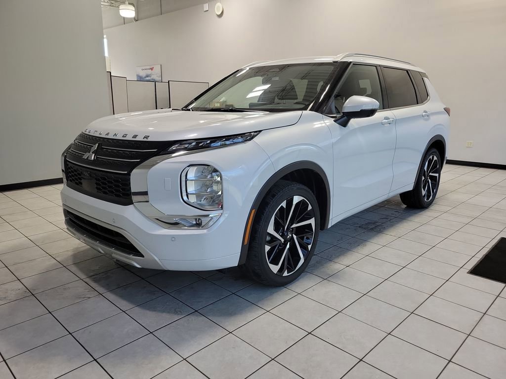 Used 2024 Mitsubishi Outlander SEL image 3