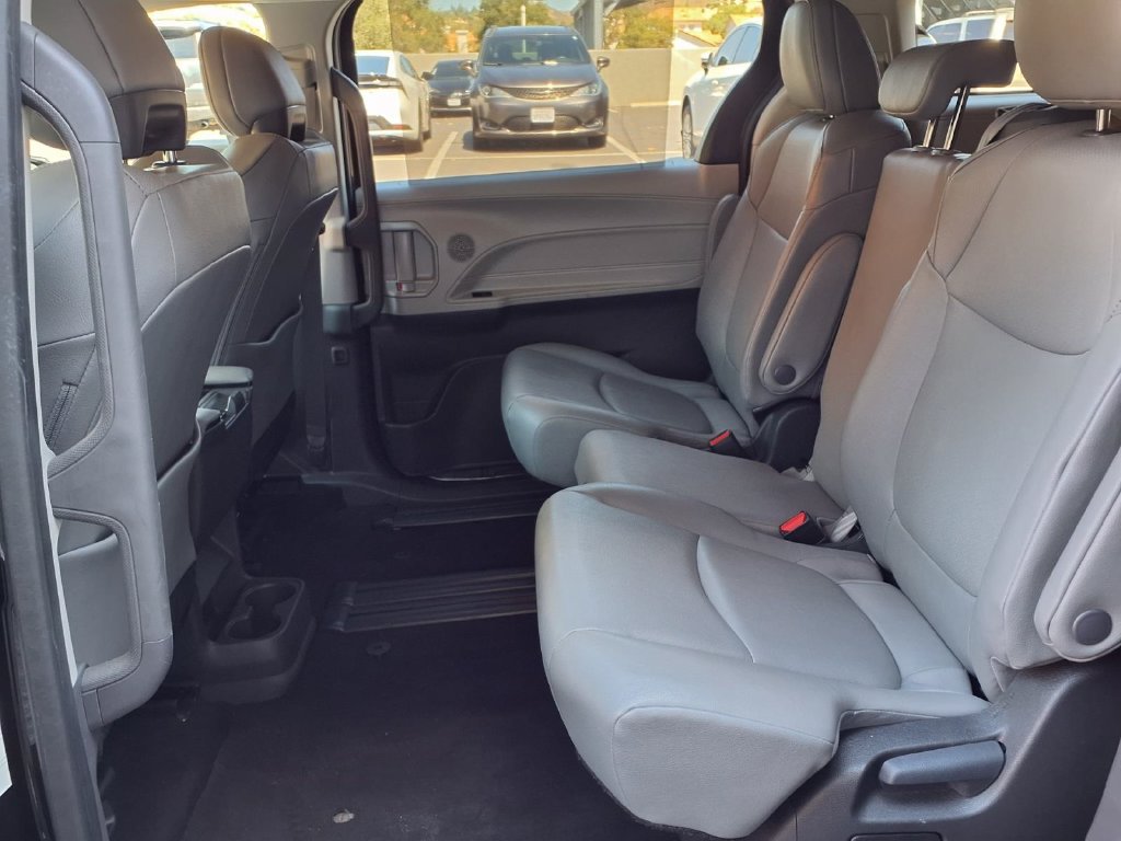Certified 2024 Toyota Sienna XLE FWD image 23