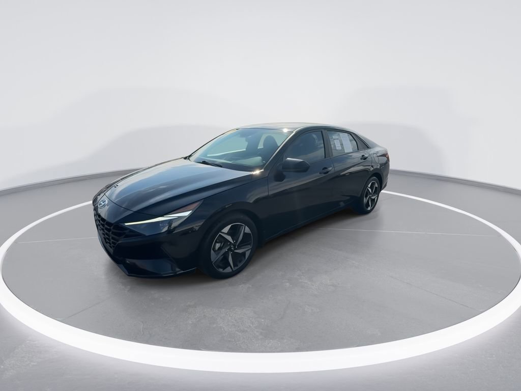 Used 2023 Hyundai Elantra SEL w/ Convenience Package image 4