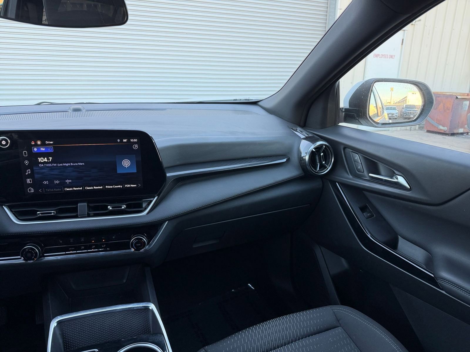 Used 2025 Chevrolet Equinox LT FWD image 35