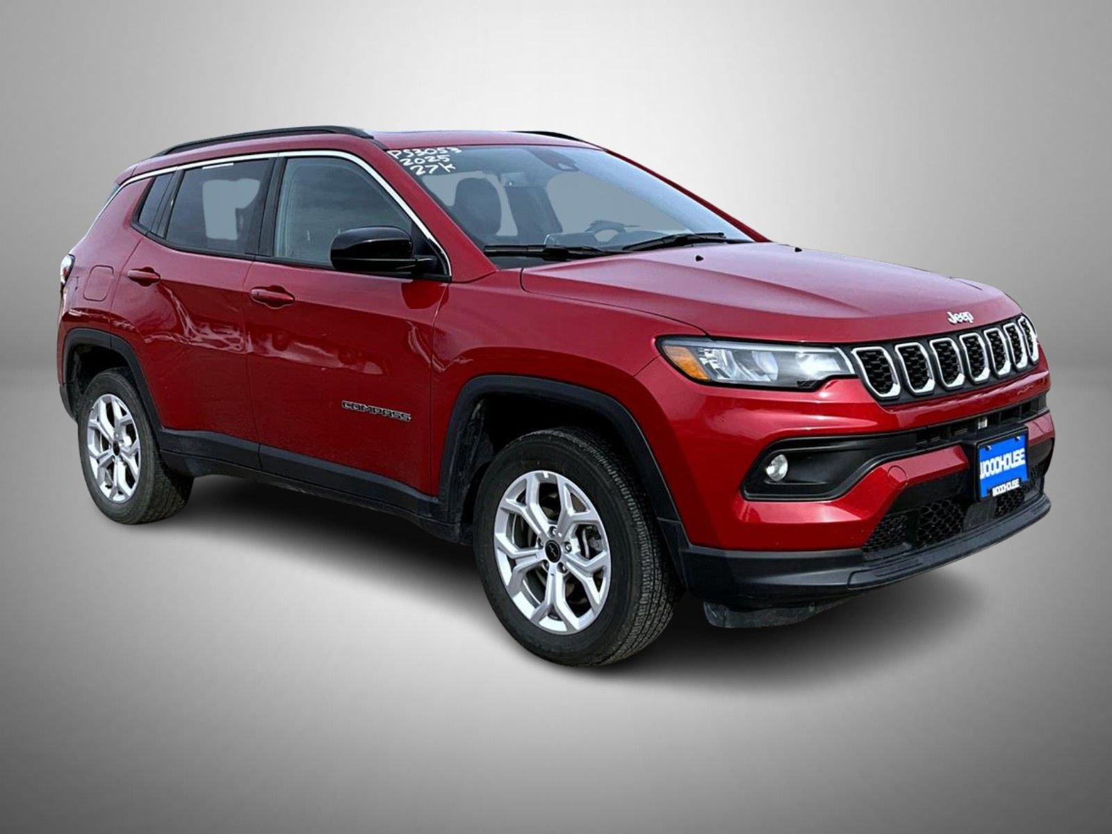 Used 2025 Jeep Compass Latitude w/ Sun & Sound Group AWD/4WD image 3