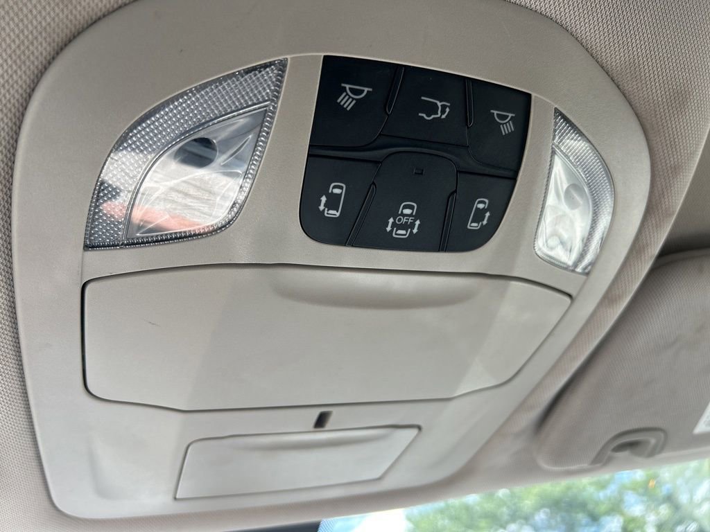 Used 2022 Chrysler Voyager LX FWD image 36