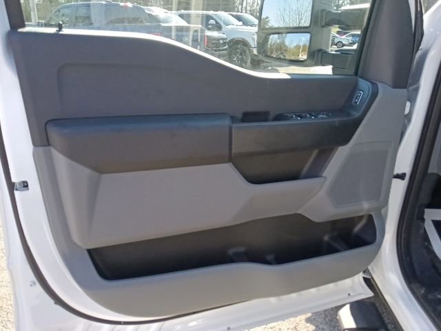 New 2026 Ford F350 XL w/ XL Chrome Package AWD/4WD image 12