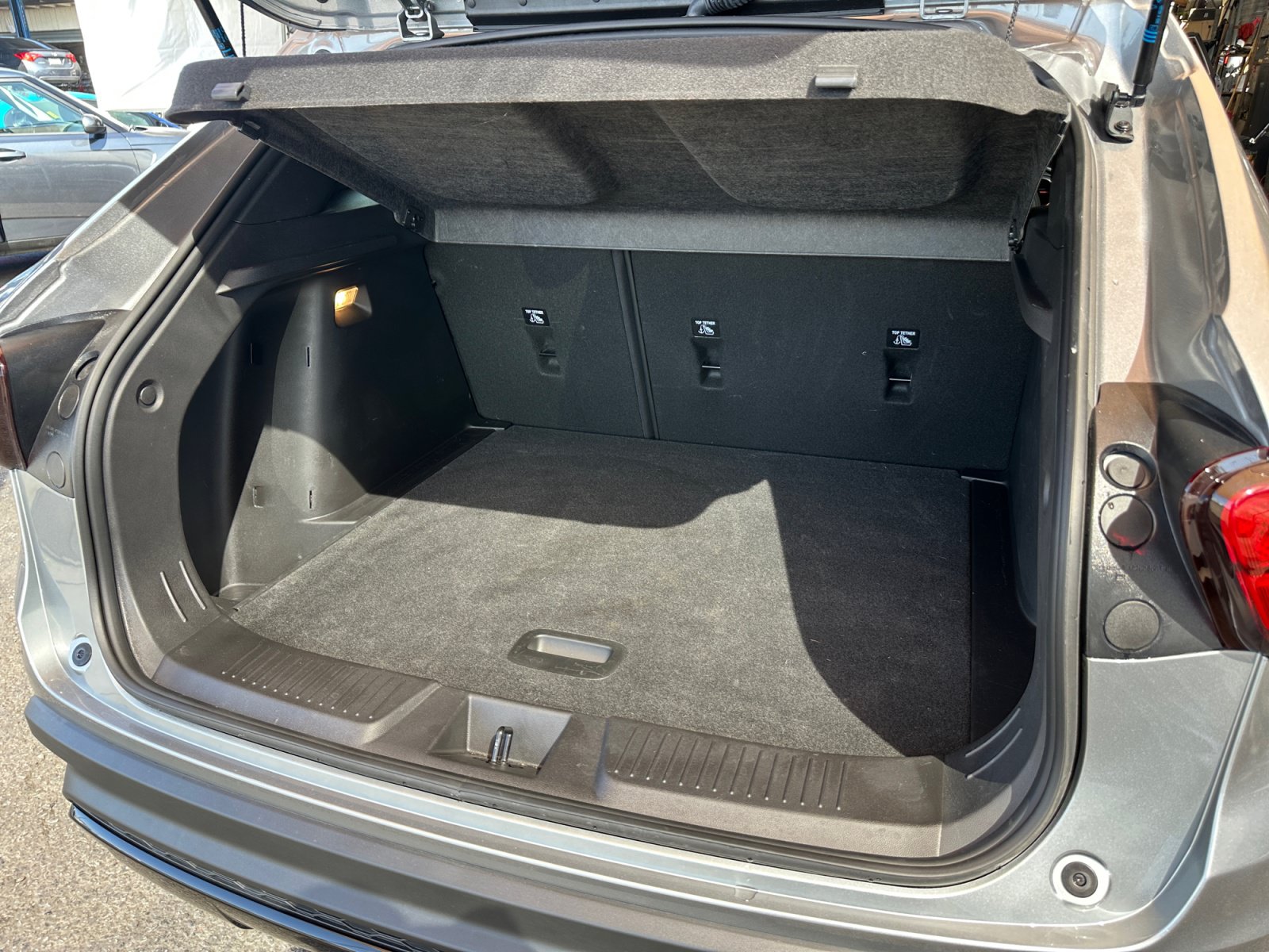 Used 2025 Chevrolet Trax RS w/ Sunroof Package FWD image 30