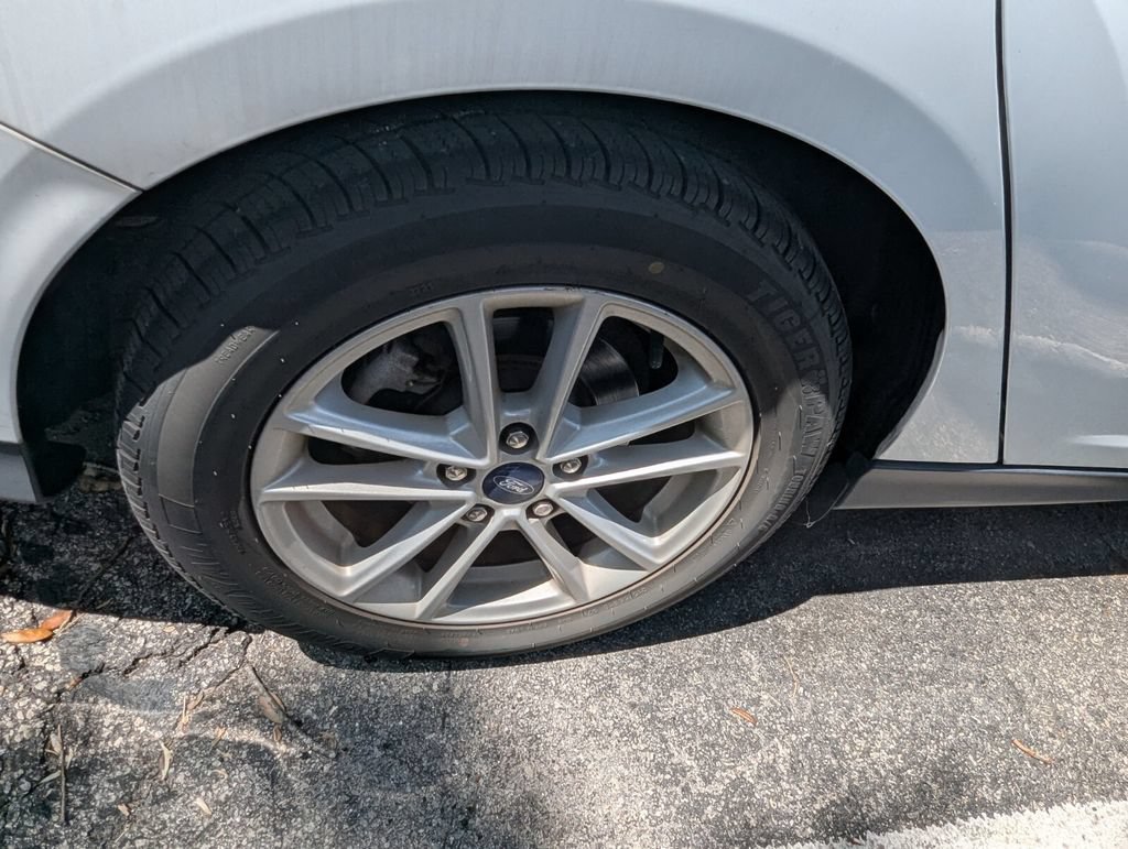 Used 2018 Ford Focus SE FWD image 14