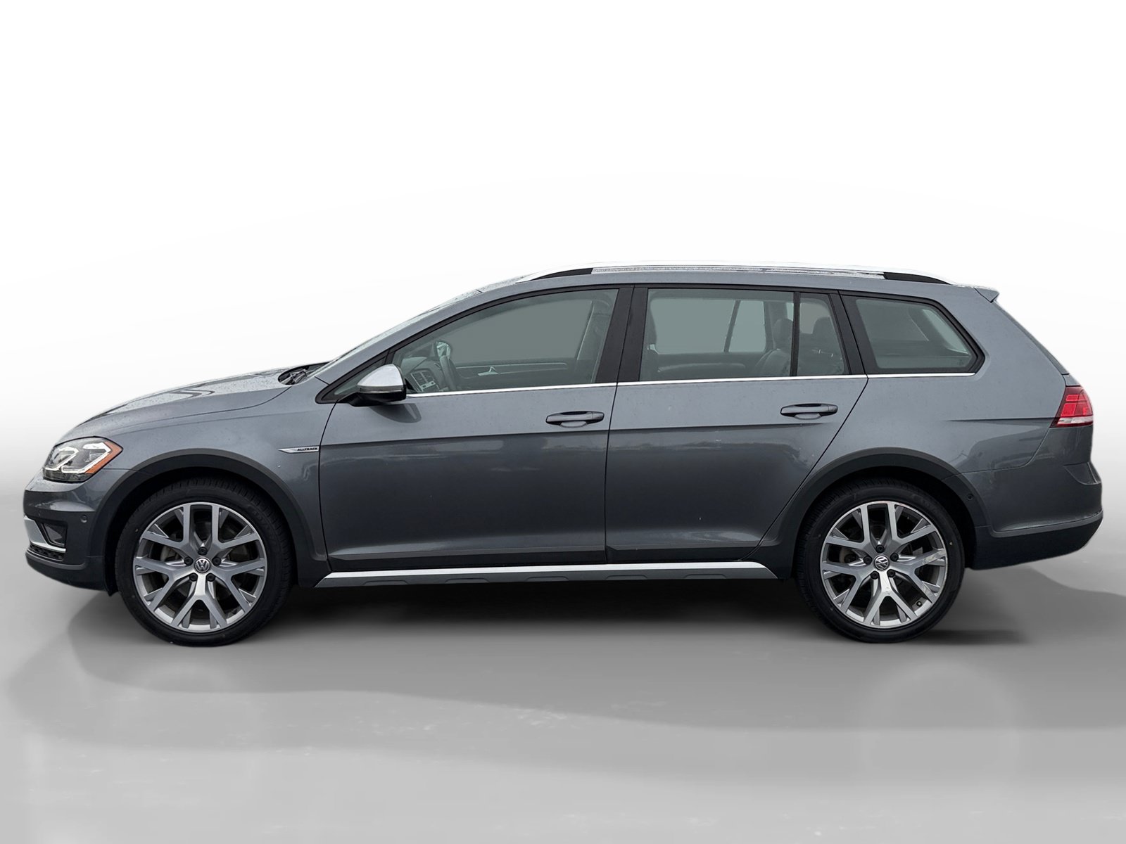 Used 2019 Volkswagen Golf Alltrack SE AWD/4WD image 2