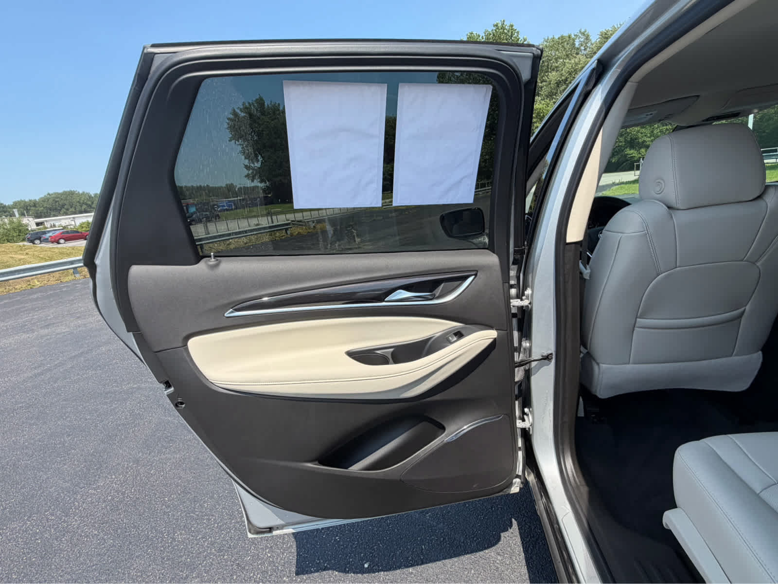 Used 2022 Buick Enclave Premium w/ Surround and Sites Package AWD/4WD image 19