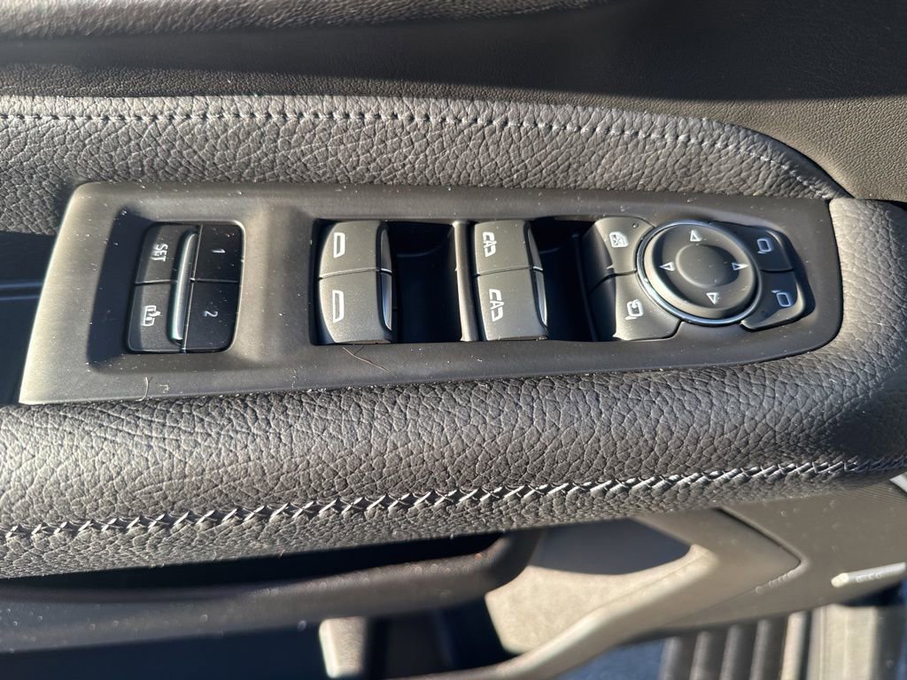 Used 2023 GMC Yukon Denali w/ Denali Reserve Package image 32