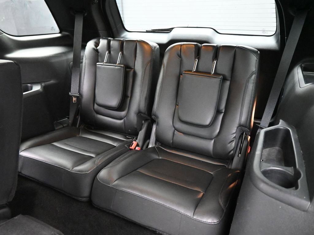 Certified 2018 Ford Explorer XLT w/ Equipment Group 202A image 20