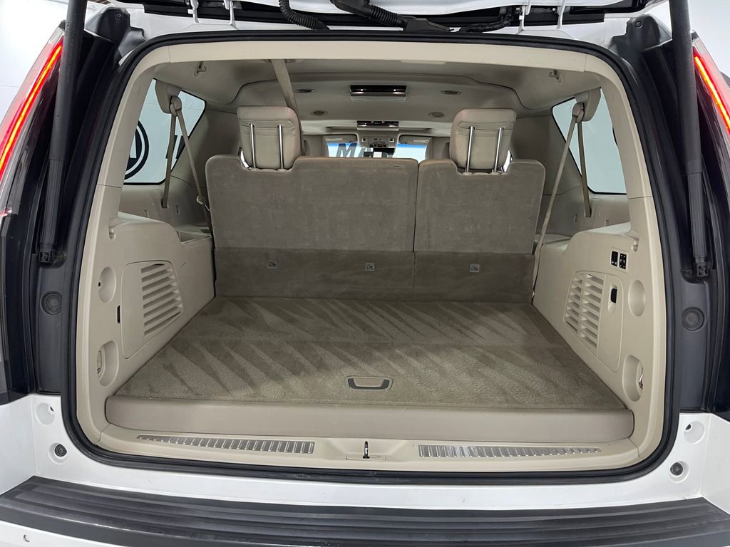 Used 2017 Cadillac Escalade ESV Luxury image 28