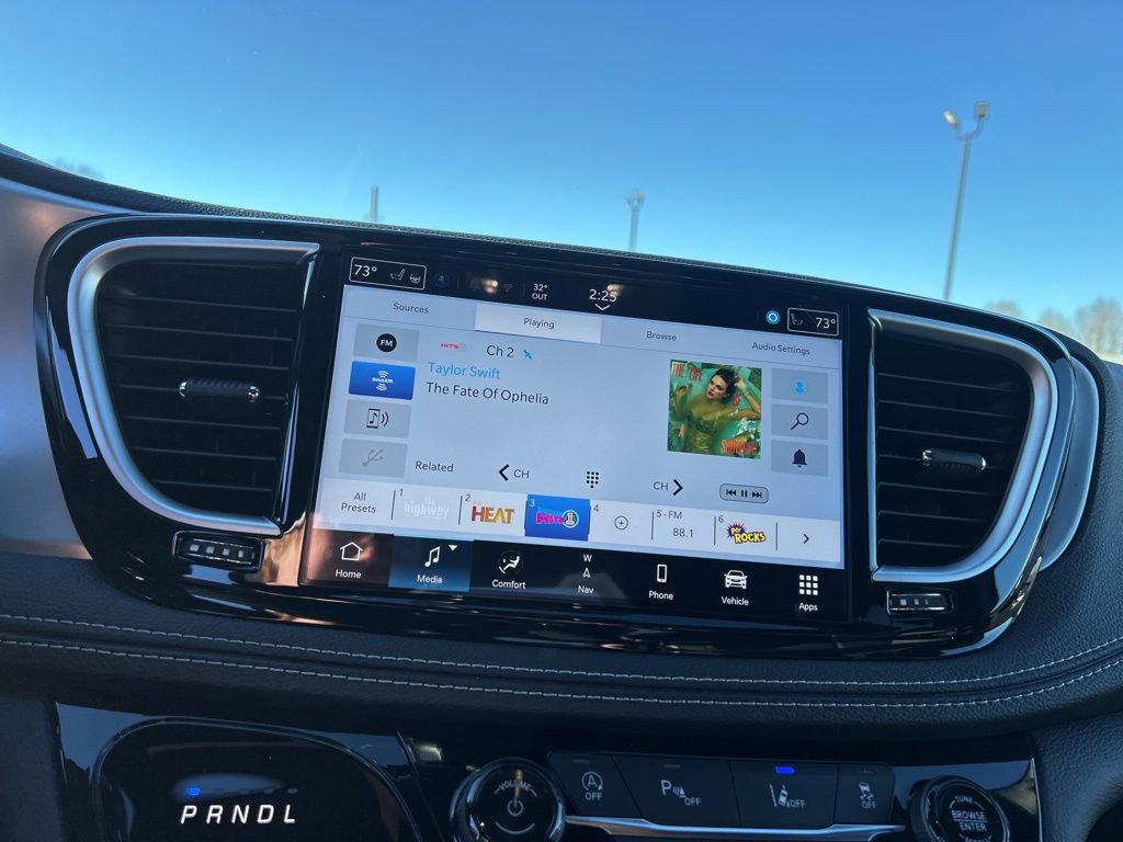 New 2026 Chrysler Pacifica Limited w/ S Appearance Package image 25