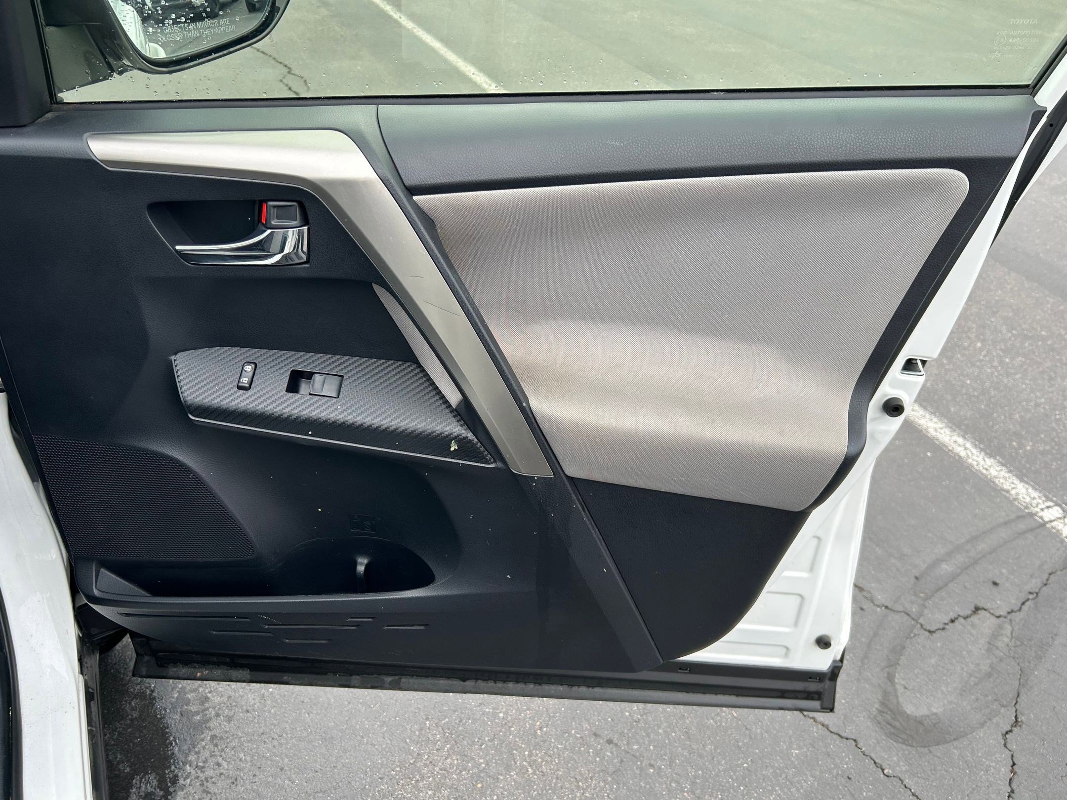 Used 2015 Toyota RAV4 XLE image 26