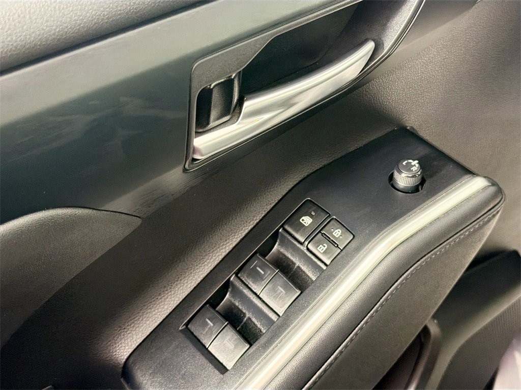 Used 2023 Toyota Highlander L image 16