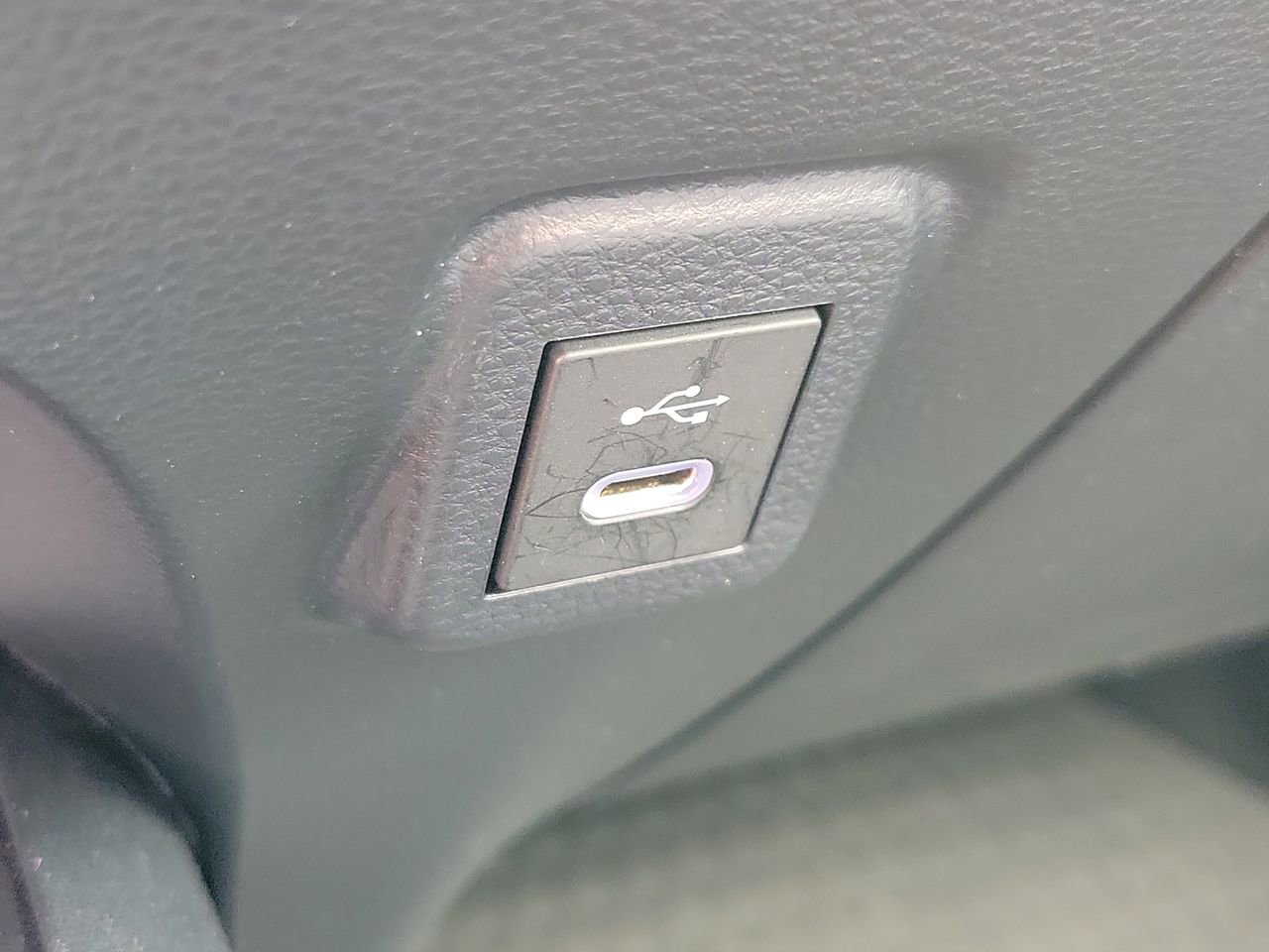 Used 2025 Toyota Corolla LE w/ Convenience Package image 28