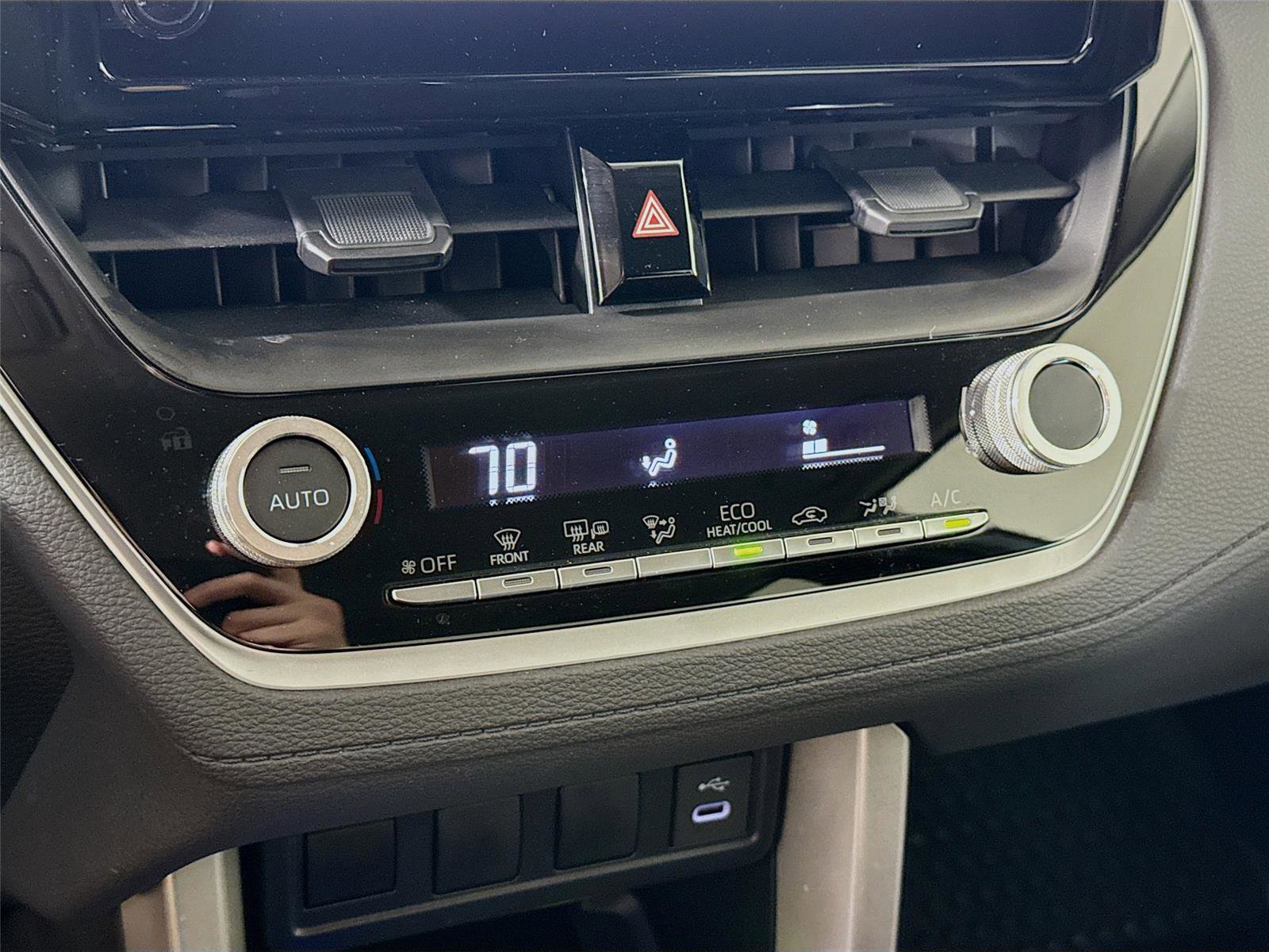 Used 2024 Toyota Corolla Cross LE image 9