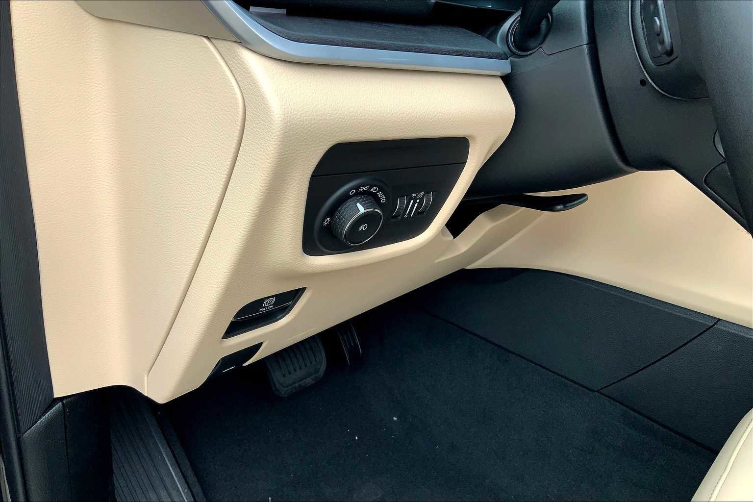 New 2025 Jeep Grand Cherokee L Limited w/ Trailer Tow Package image 17