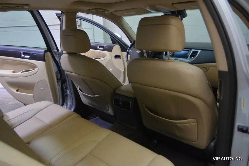 Used 2010 Hyundai Genesis 4.6 RWD image 19
