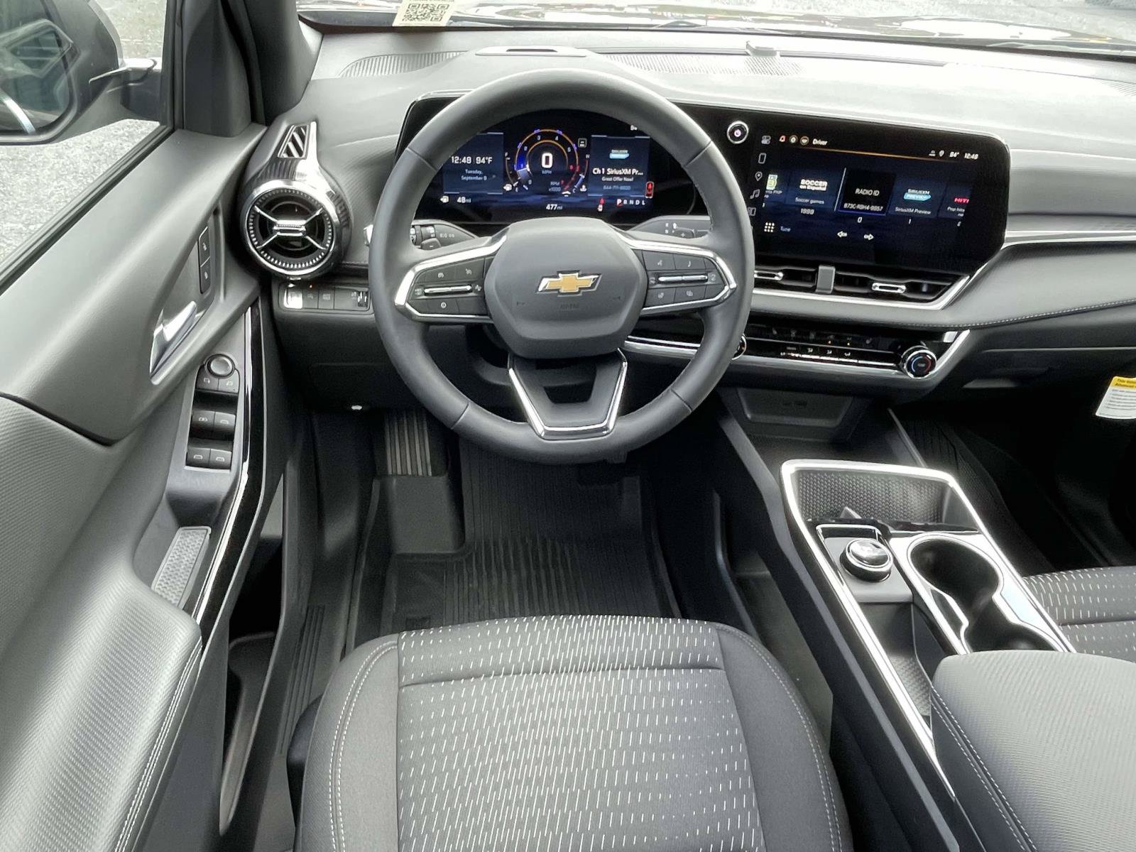 Used 2026 Chevrolet Equinox LT w/ Safety and Technology Package FWD image 12