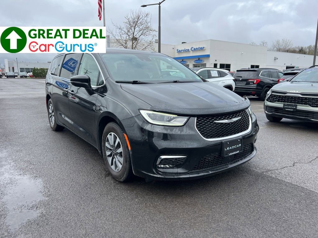 Used 2022 Chrysler Pacifica Touring-L w/ Uconnect Theater Family Group FWD image 7