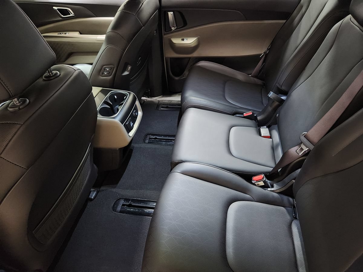 Used 2025 Kia Carnival SX FWD image 51