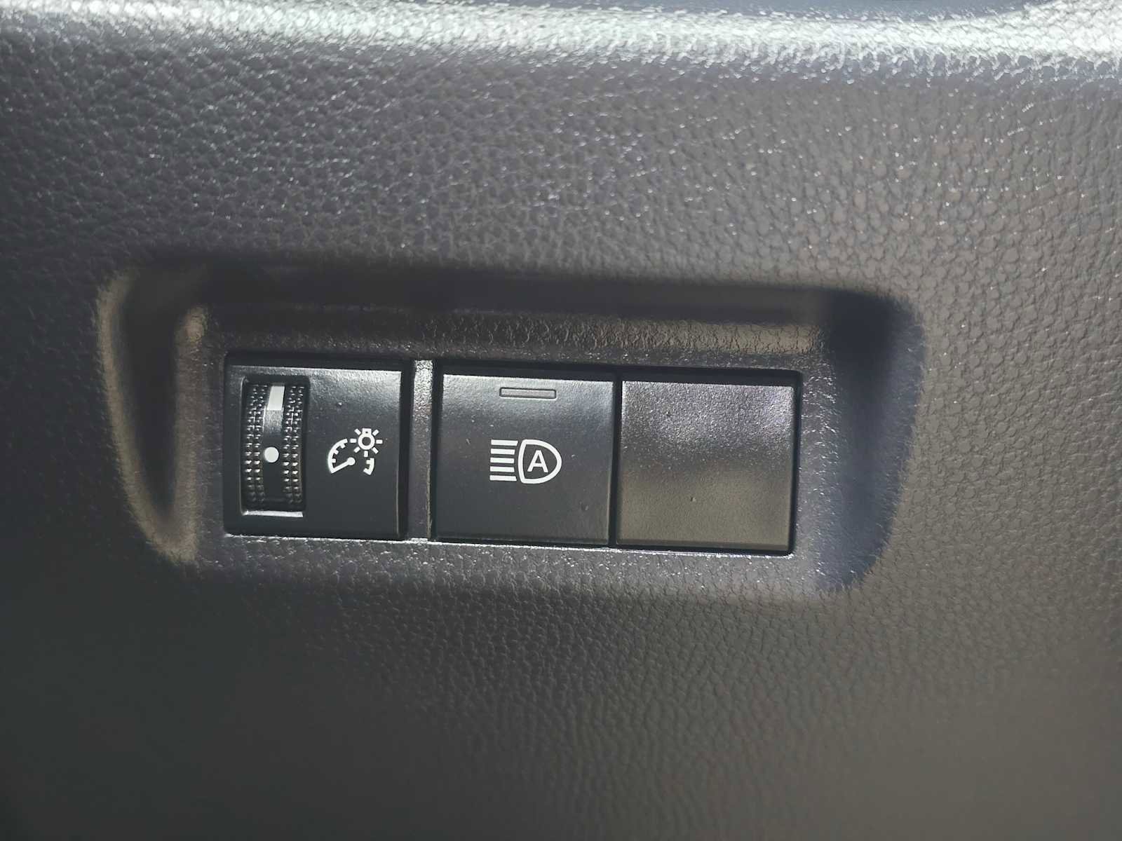 Certified 2025 Toyota RAV4 LE image 31