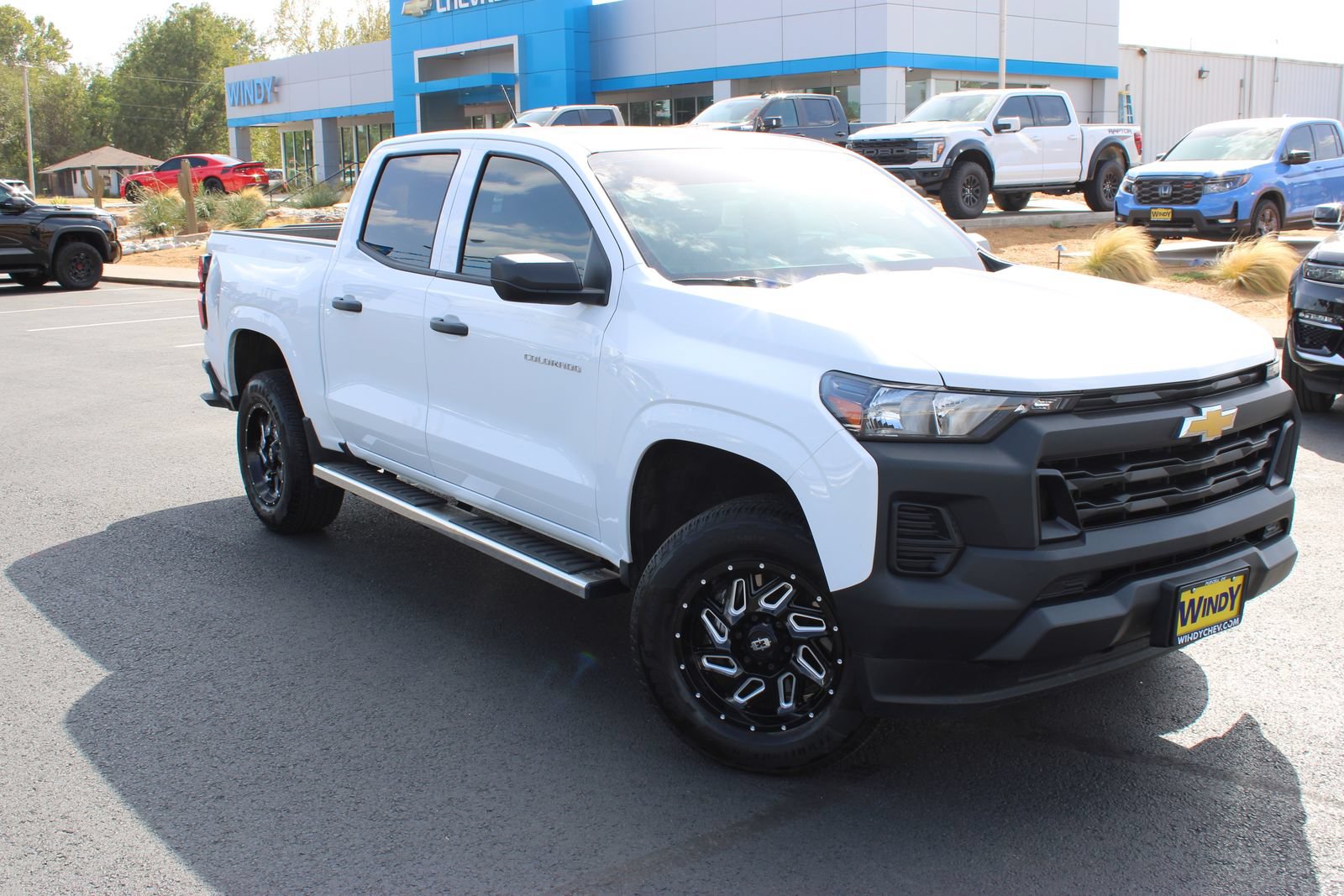 Used 2024 Chevrolet Colorado W/T RWD image 2